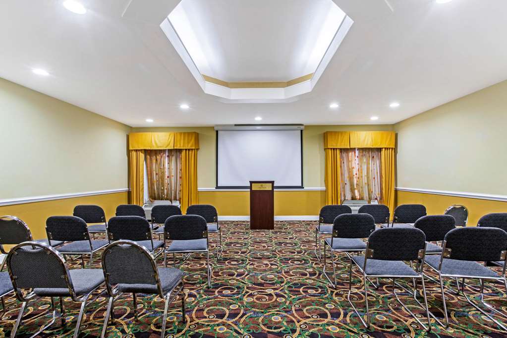 La Quinta Inn & Suites by Wyndham Mobile Satsuma Saraland - photo 31
