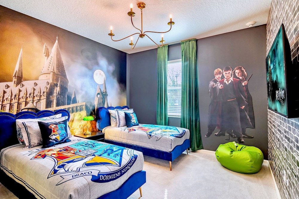 8BR Resort Home with Games Room and BBQ - photo 2