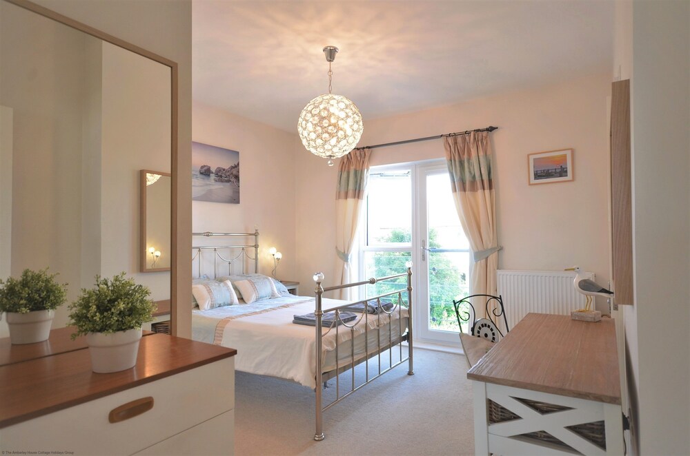 Pebble House — 4-Star Luxury Hotel in Worthing, United Kingdom