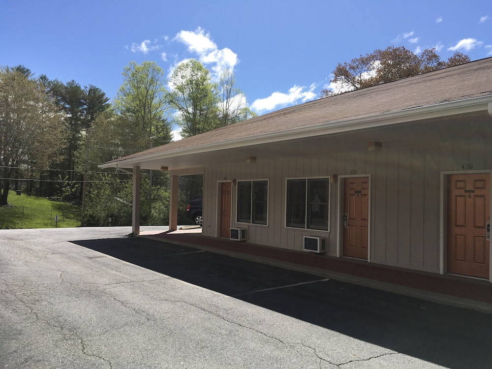 The University Inn - photo 2