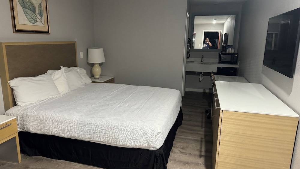 Pacific Express Inn - photo 5