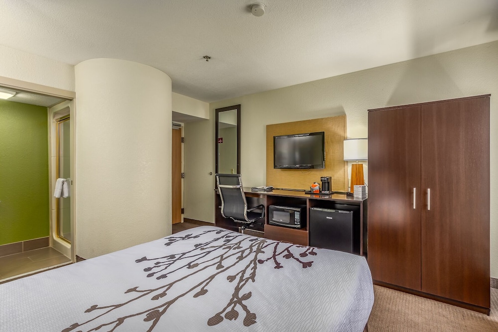 Garner Hotel Albuquerque Airport by IHG - photo 16