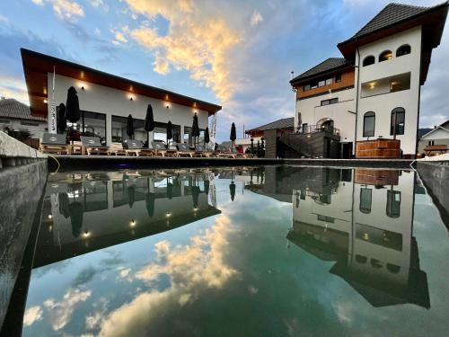 Pensiunea Maramures Guesthouse — 4-Star Luxury Hotel in Viseu De Jos, Romania
