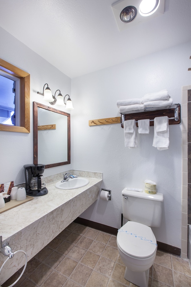 Silver Sands Motel - photo 22