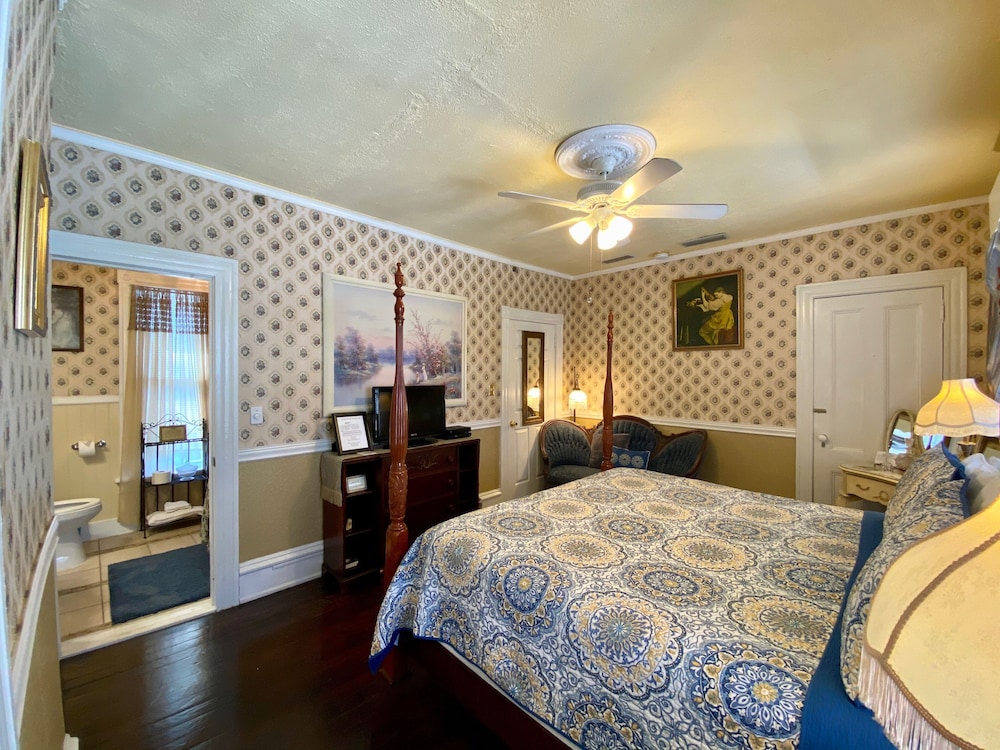 Penny Farthing Inn - photo 14