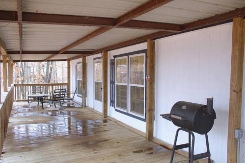 Lakeside Retreat — Quitman — photo 5