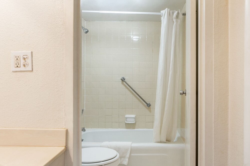 Travelers Place Inn & Suites - photo 36