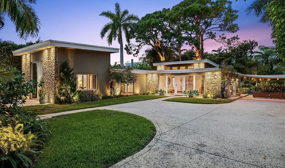Wilton Manors Stunning Gated Oasis — hotel in Wilton Manors