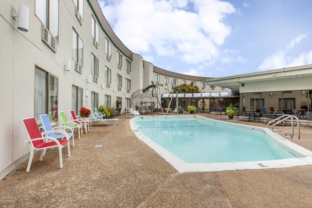Lamplighter Inn & Suites South - photo 37