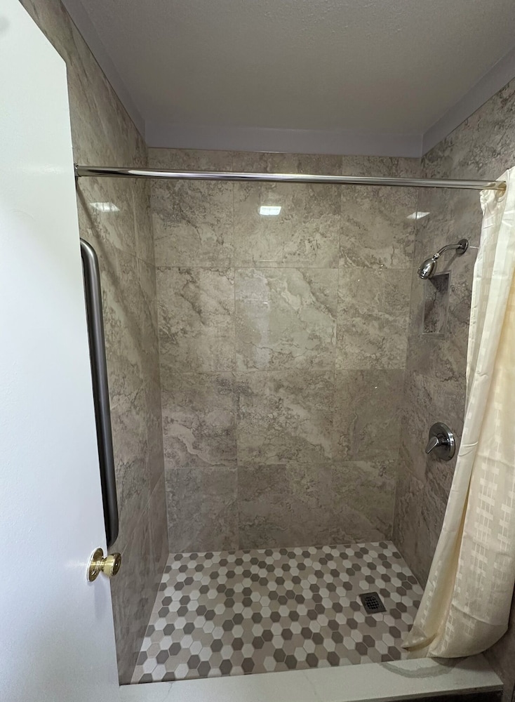 Americas Best Value Inn Corona - photo 35
