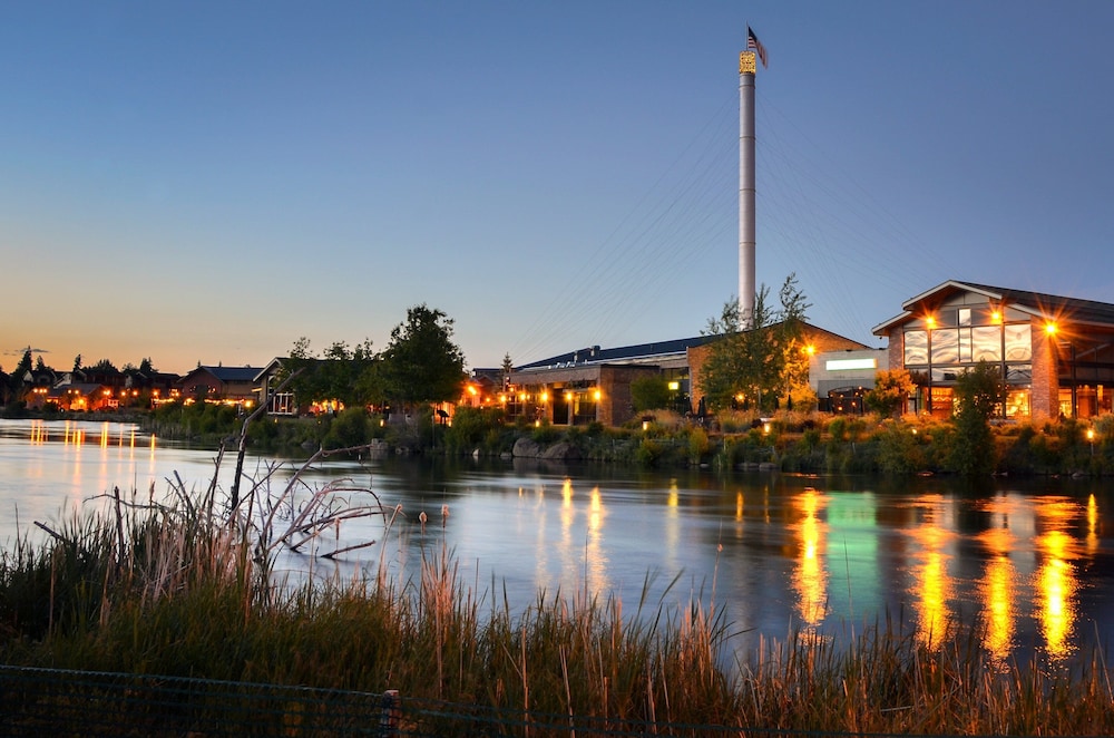 Holiday Inn Express & Suites Bend South by IHG - photo 45