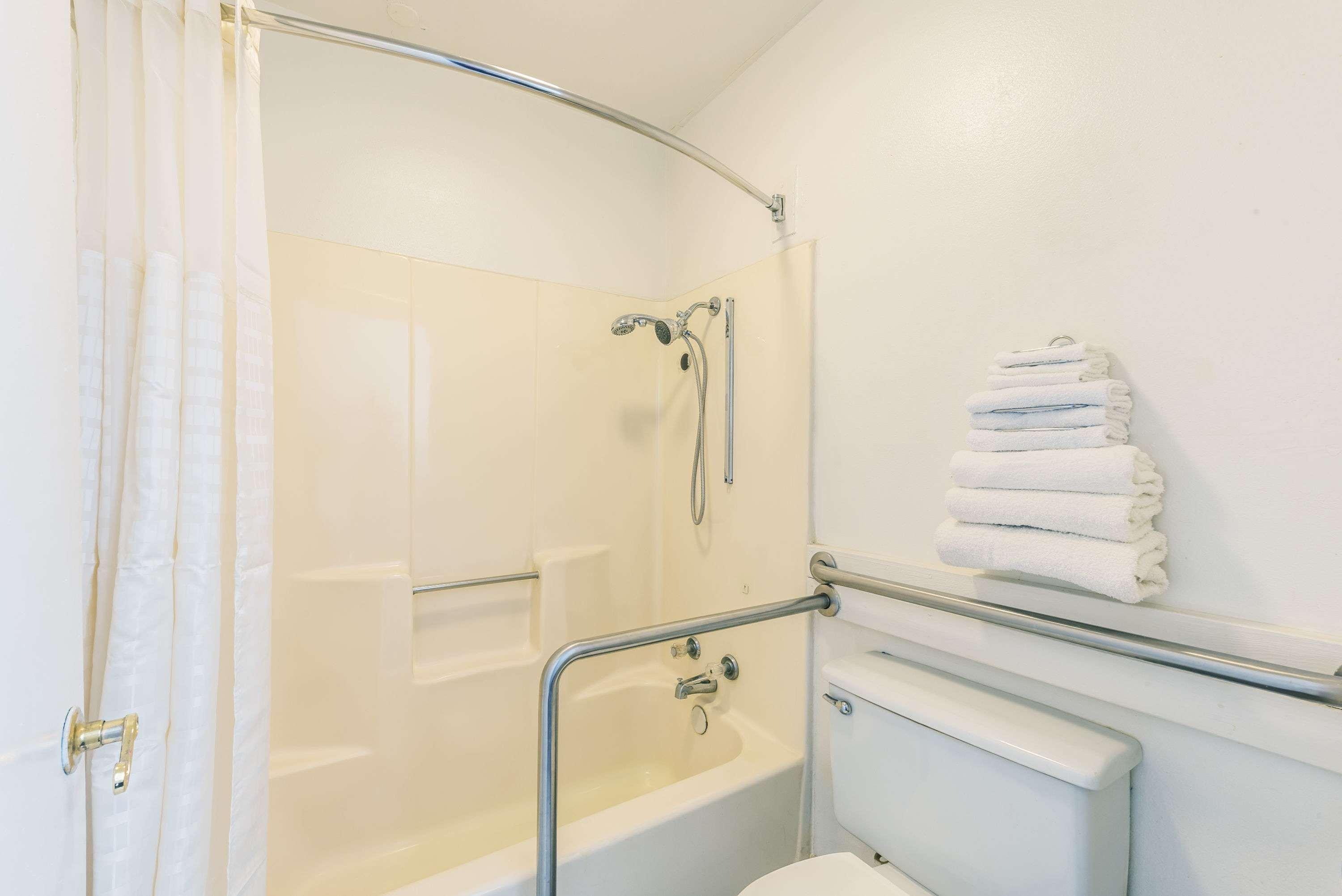 Super 8 by Wyndham Eastland - photo 20