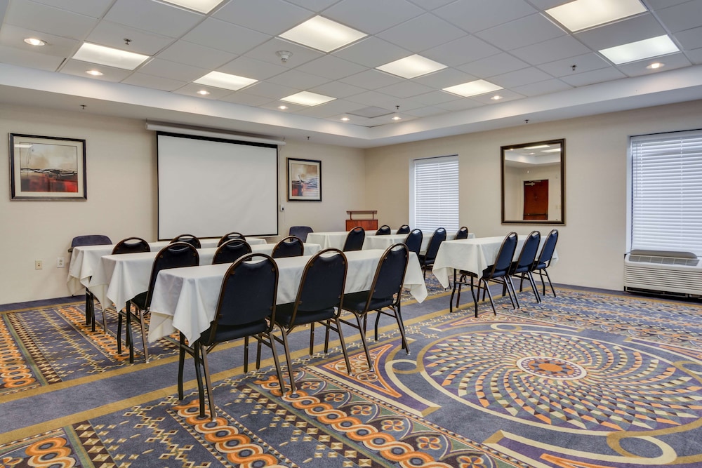 Hampton Inn Atlanta Fairburn - photo 51