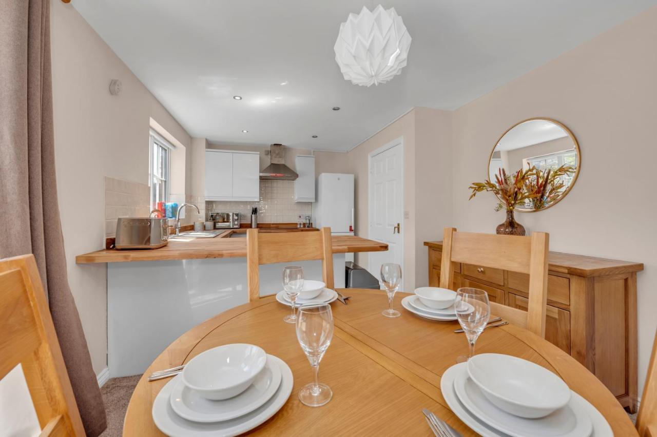 The Grange Luxe3 4 Bedroom House 5 beds Spacious contractor family Internet free parking group study relocation easily accessible in Ipswich Kesgrave — 4-Star Luxury Hotel in Ipswich, United Kingdom