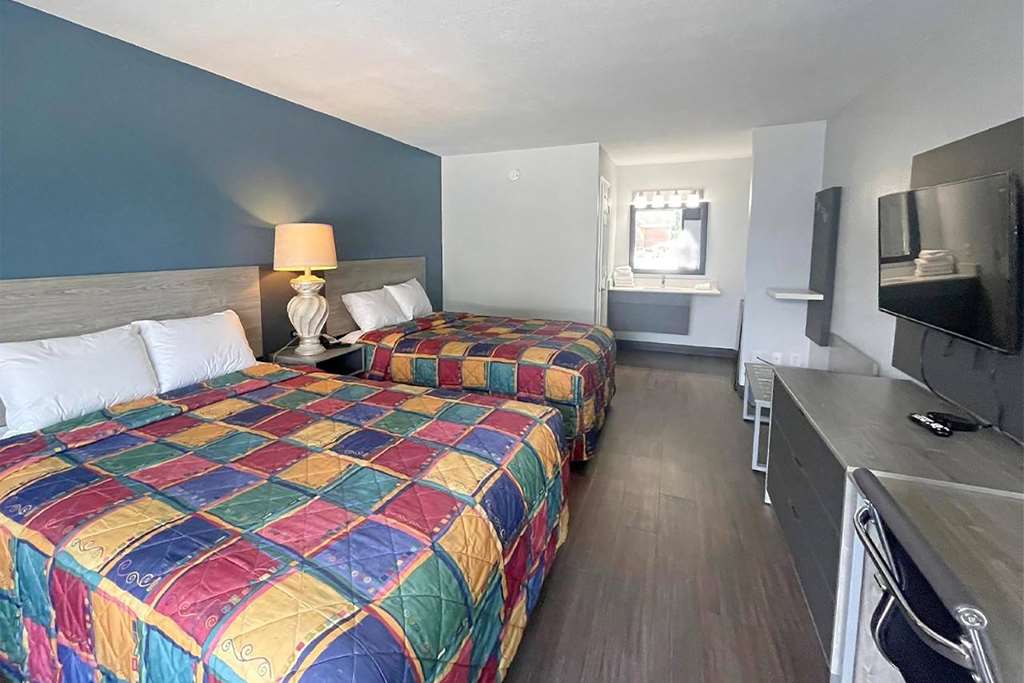 Travelodge by Wyndham Pigeon Forge Dollywood Lane - photo 9