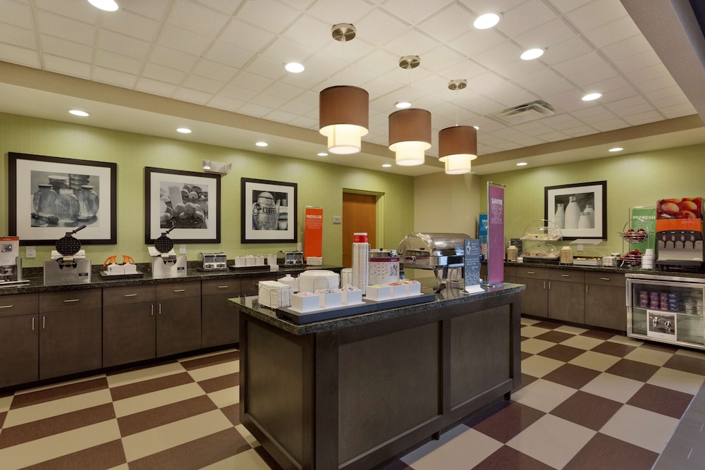 Hampton Inn & Suites Parkersburg Downtown - photo 30