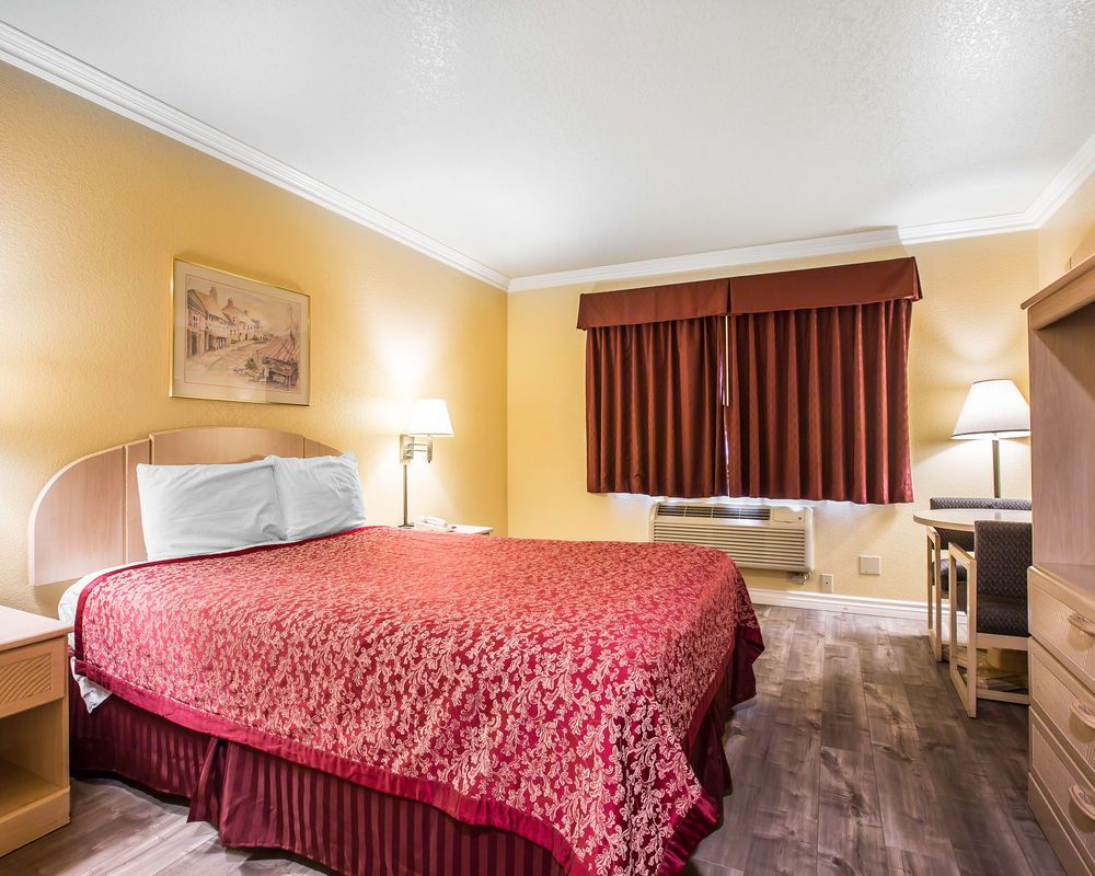 Hotel Fontana CA - photo 13