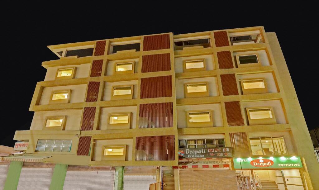 Treebo Trend Deepali Executive - last minute hotel in Aurangabad