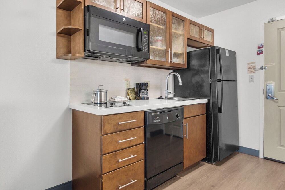 Candlewood Suites Pensacola University Area by IHG - photo 20