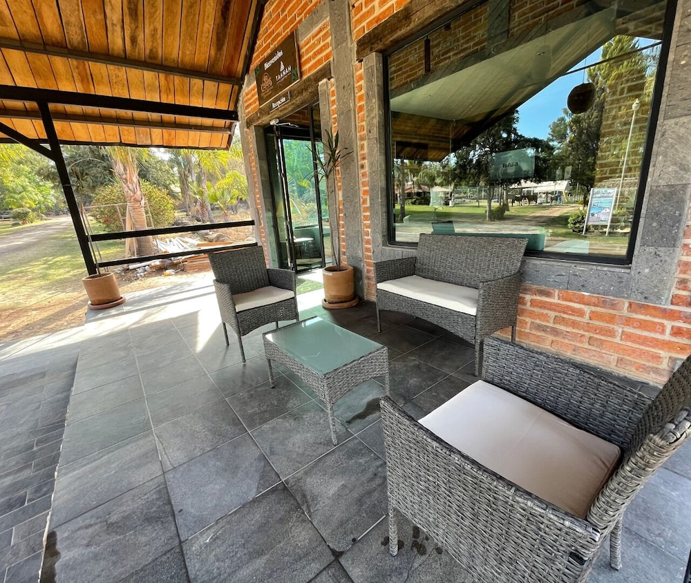 Taanah Hotel Glamping — hotel in Zapotlanejo