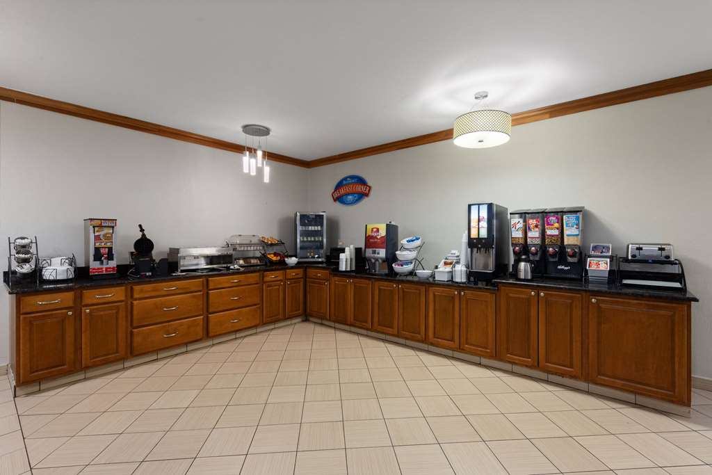 Baymont by Wyndham Waterloo - photo 11