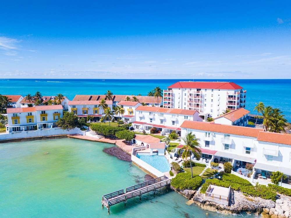 Delaporte 12 Ocean Front Townhome Pool in Nassau, Bahamas