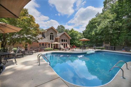 Sunset Point Pool House Close to Duke University — 4-Star Luxury Hotel in Durham, United States