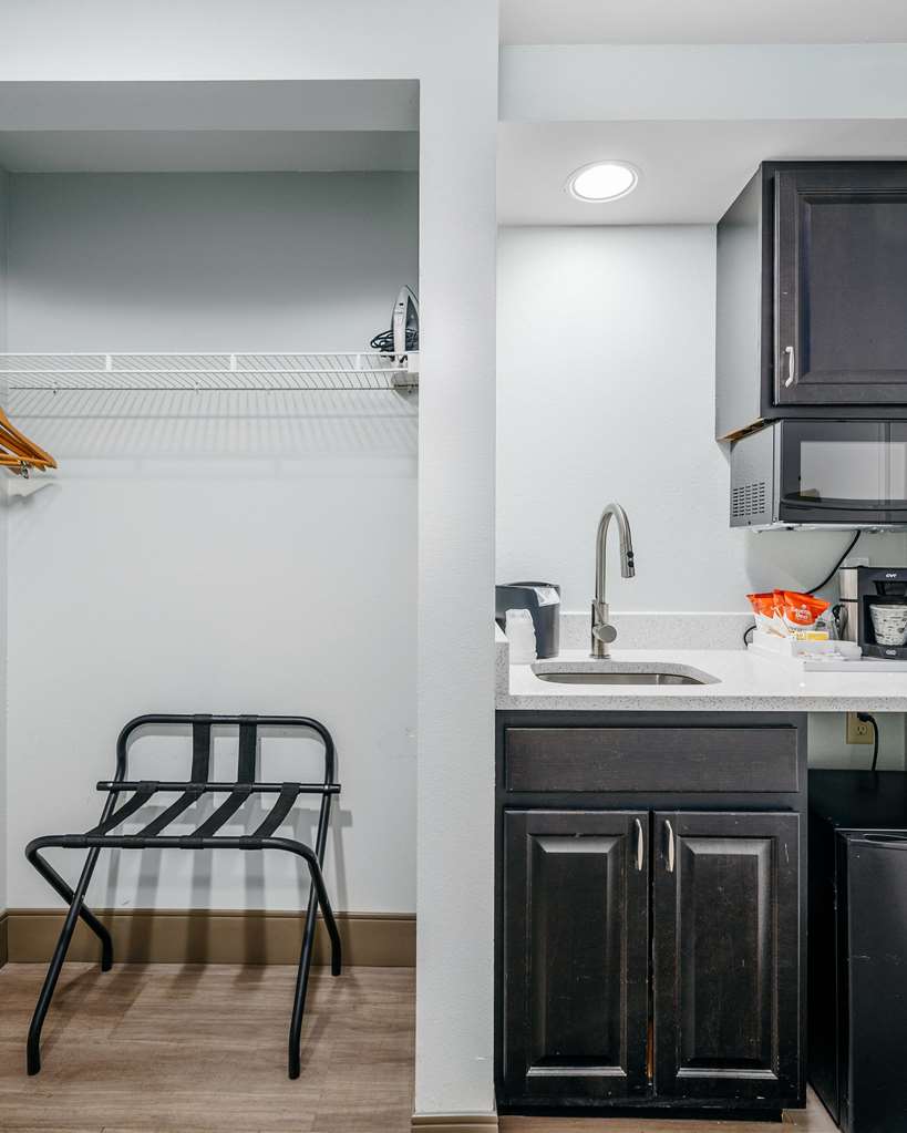 Cherry Tree Inn & Suites - photo 38
