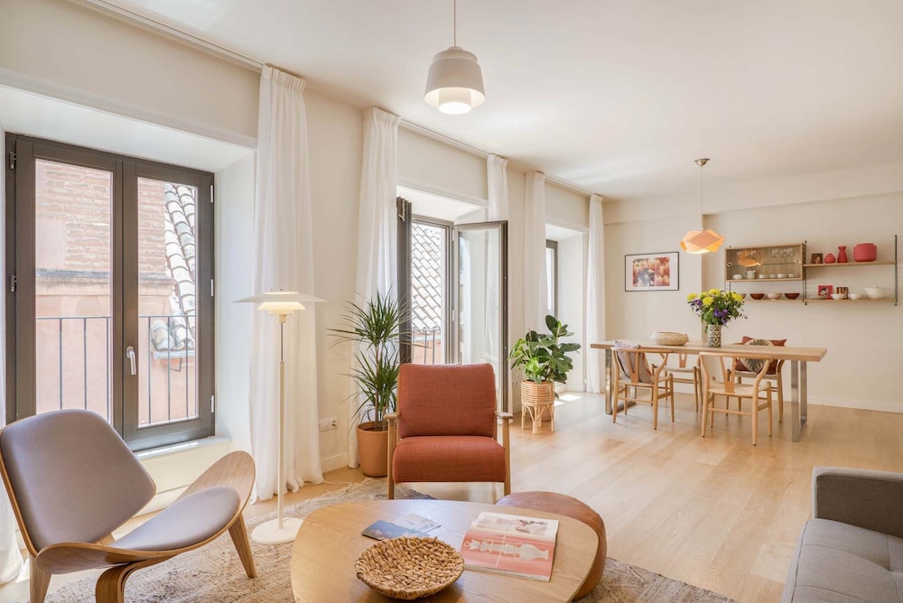Larios Suites in Malaga by Solaga Holiday Homes — 4-Star Luxury Hotel in Malaga, Spain