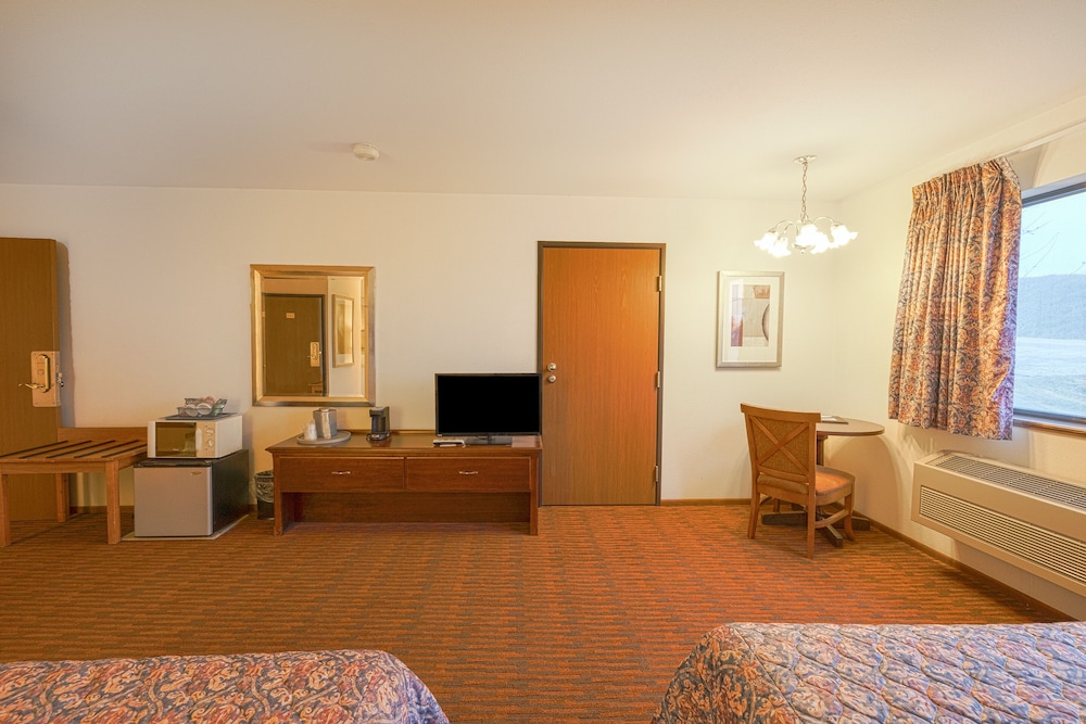 Harlan Inn and Suites - photo 21