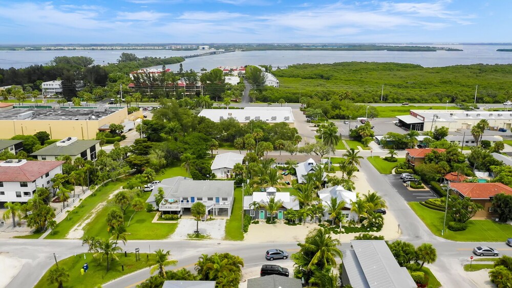 Islands West Resort Villas by AMI Locals - photo 7