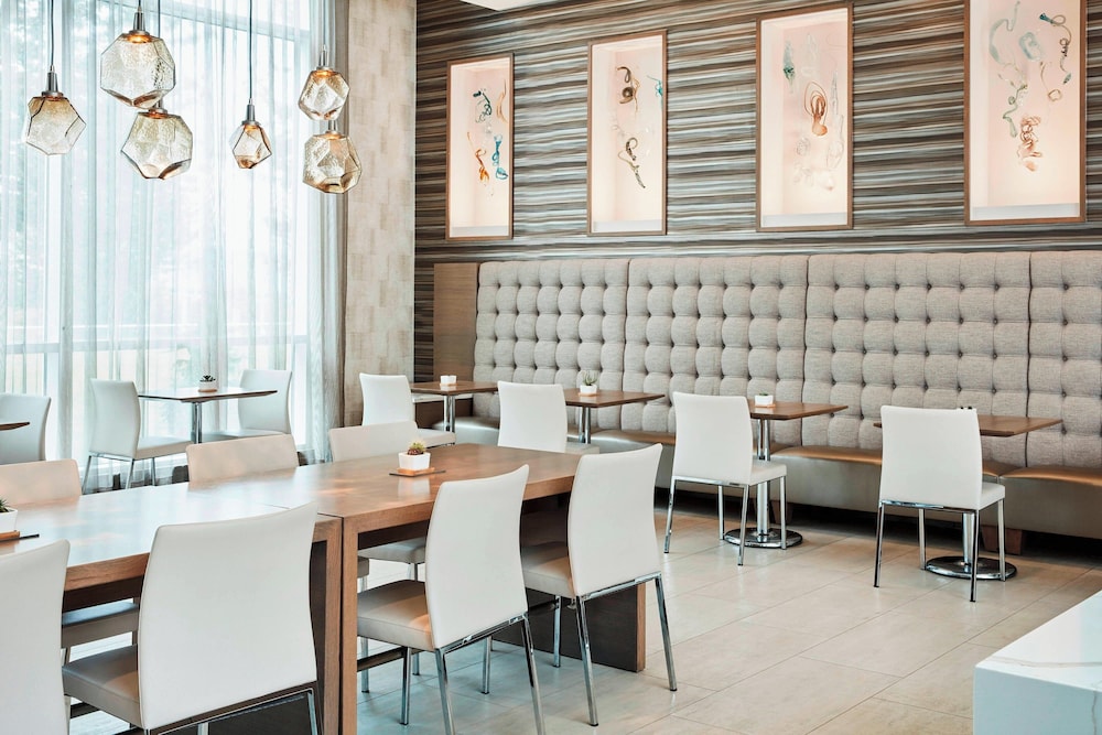 AC Hotel by Marriott Cincinnati at The Banks - photo 23