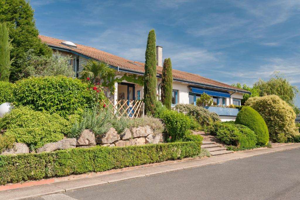 Hotel Newport in Villefranche-Sur-Saone, France