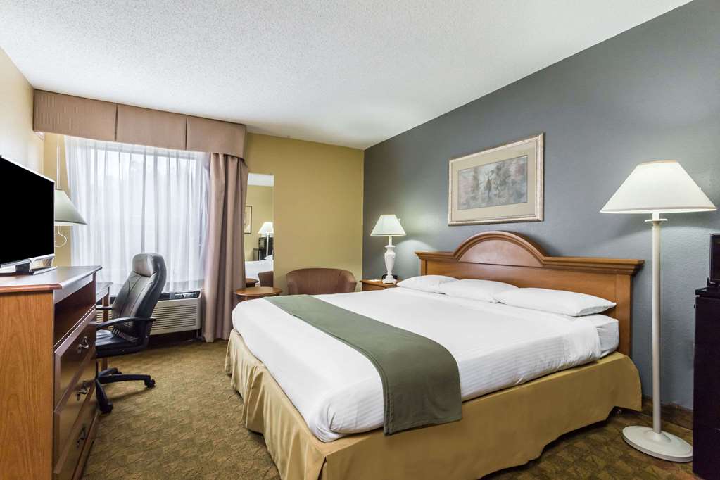 Days Inn by Wyndham Selma - photo 6