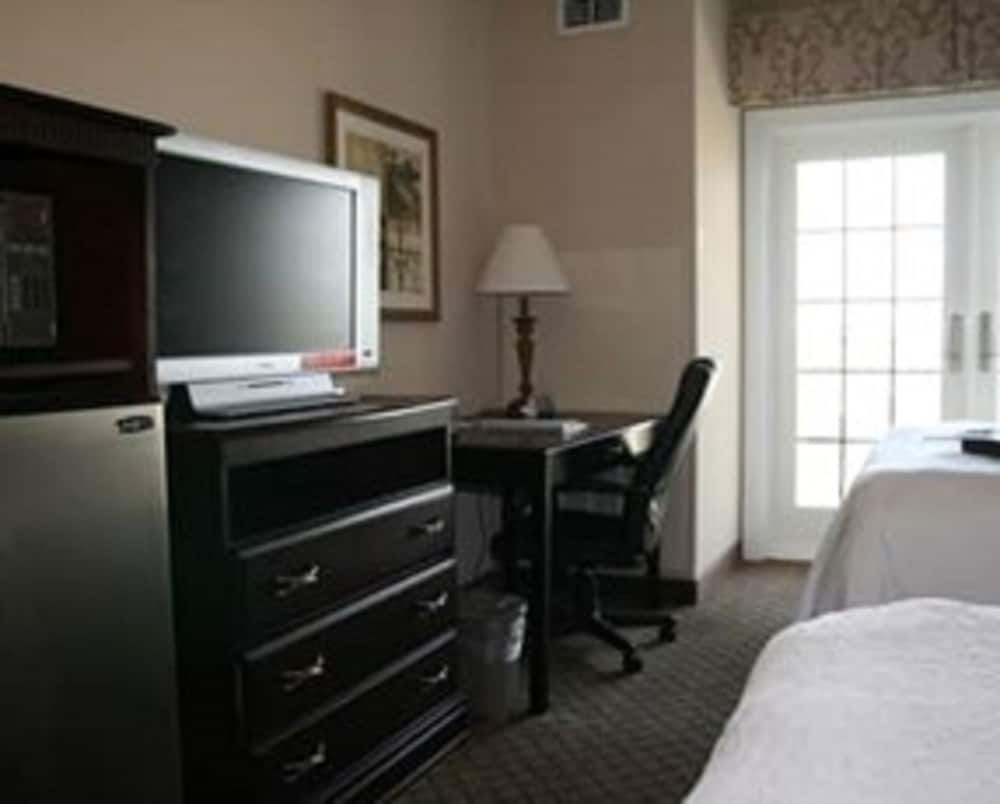 Hampton Inn & Suites Galveston - photo 6