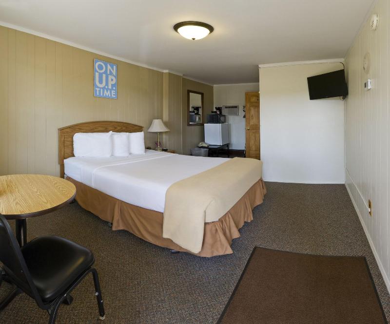 Sunset Lodge Escanaba - photo 18