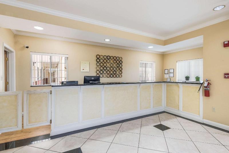 Bryant Inn & Suites — Bryant — photo 2