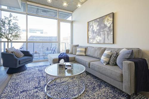 Loft Lv8 Elegant Urban Oasis in Downtown Vegas — 4-Star Luxury Hotel in Las Vegas, United States