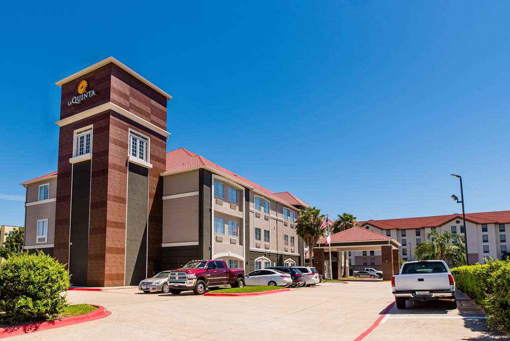 La Quinta Inn & Suites by Wyndham Houston Clear Lake NASA - featured photo