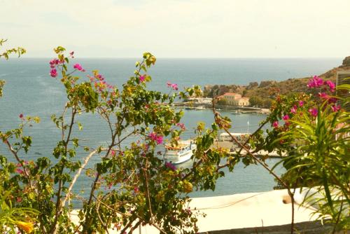 Elegeo Rockhouse in Agia Marina, Greece