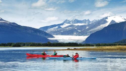 Twin Peaks Great Location Walk To Mendenhall Glacier Discounts On Tours — 4-Star Luxury Hotel in Juneau, United States
