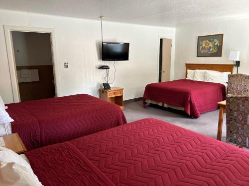 Redwood Arms Motel - photo 18