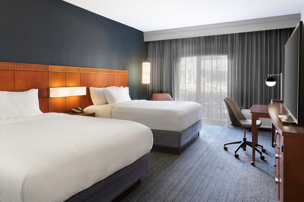 Courtyard St. Petersburg Clearwater - photo 3