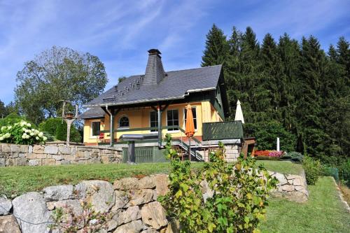Exklusives Ferienhaus Waldzauber Ruhe und Natur pur am Waldrand genießen — hotel in Schoenheide