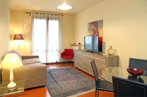 Claudio Appartamenti Bardolino — 4-Star Luxury Hotel in Bardolino, Italy