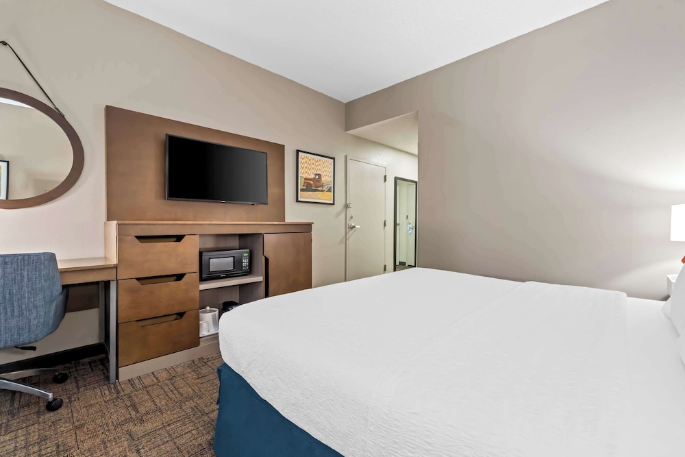 Hampton Inn Jonesboro - photo 26