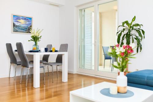 Beachfront Luxury Complex 2BD Sunset Apartment