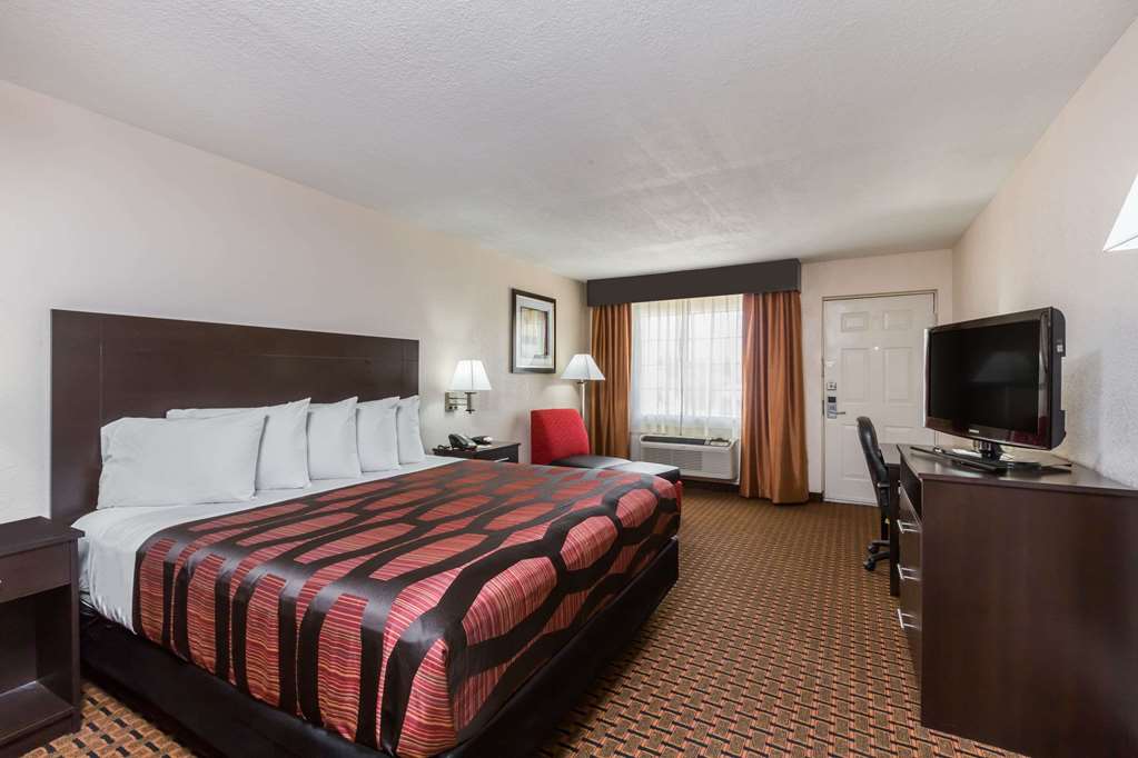 Days Inn by Wyndham Pearl Jackson Airport - photo 13