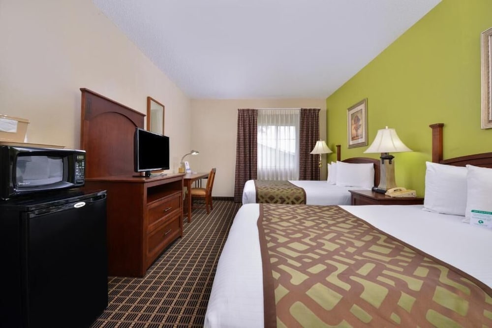 Regency Inn Geneseo IL I 80 - photo 9