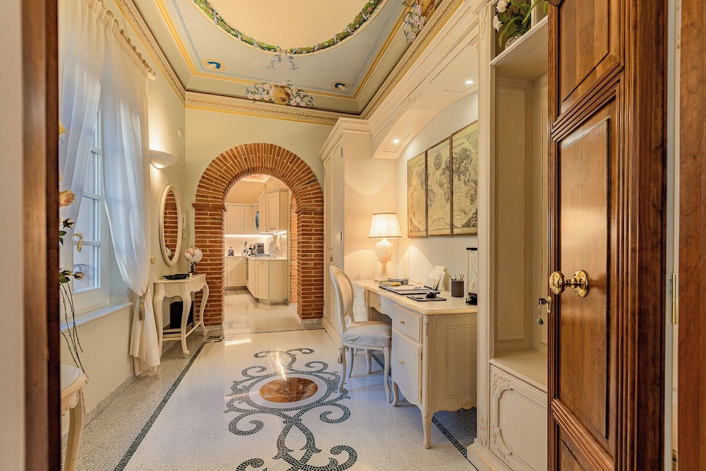 Charming Apartment Cartoni — 4-Star Luxury Hotel in Citta Della Pieve, Italy